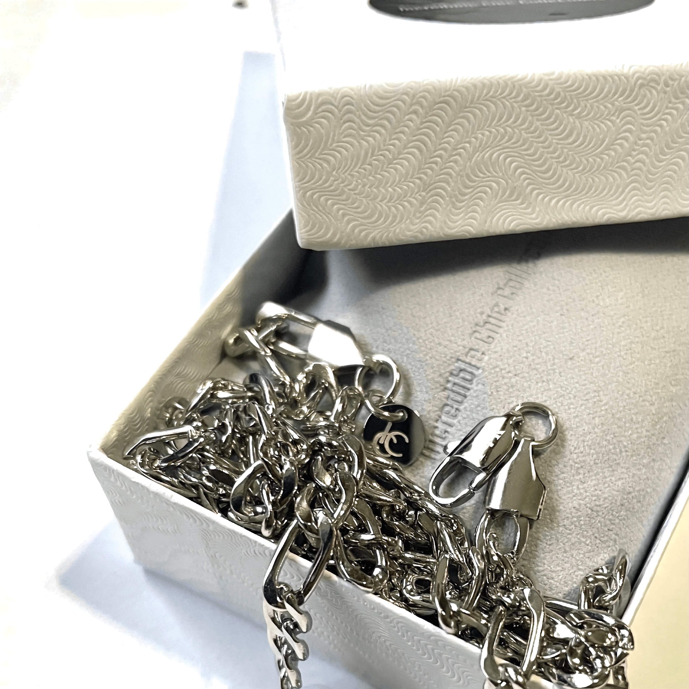 Figaro Link Chain in 14K White Gold – 5mm, Unisex, Durable Strong Clasp